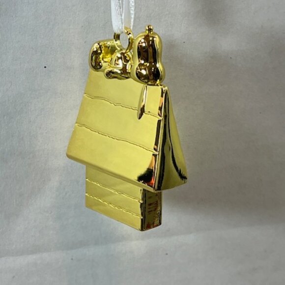 Peanuts Snoopy On Top of Doghouse Gold Christmas Tree Ornament 1.5"x2.5" NEW - Picture 6 of 9